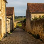 À Creysse, en Dordogne, le mémorial dédié aux travailleurs indochinois forcés inauguré sur la façade de la mairie en mai 2026